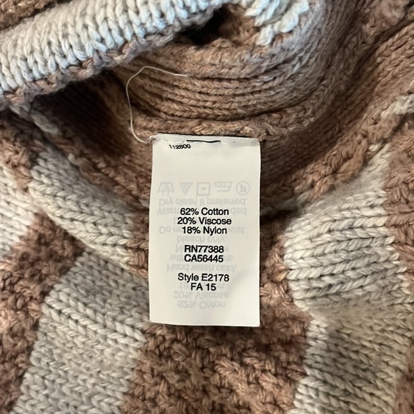 Perfect Spring Sweater. Vnk and hoodie. - Picture 3 of 3